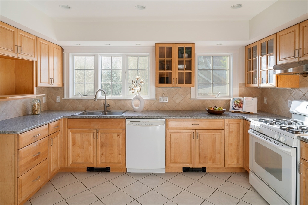 1643 Washington Street Newton, MA 02465 - Photo 10 of 29