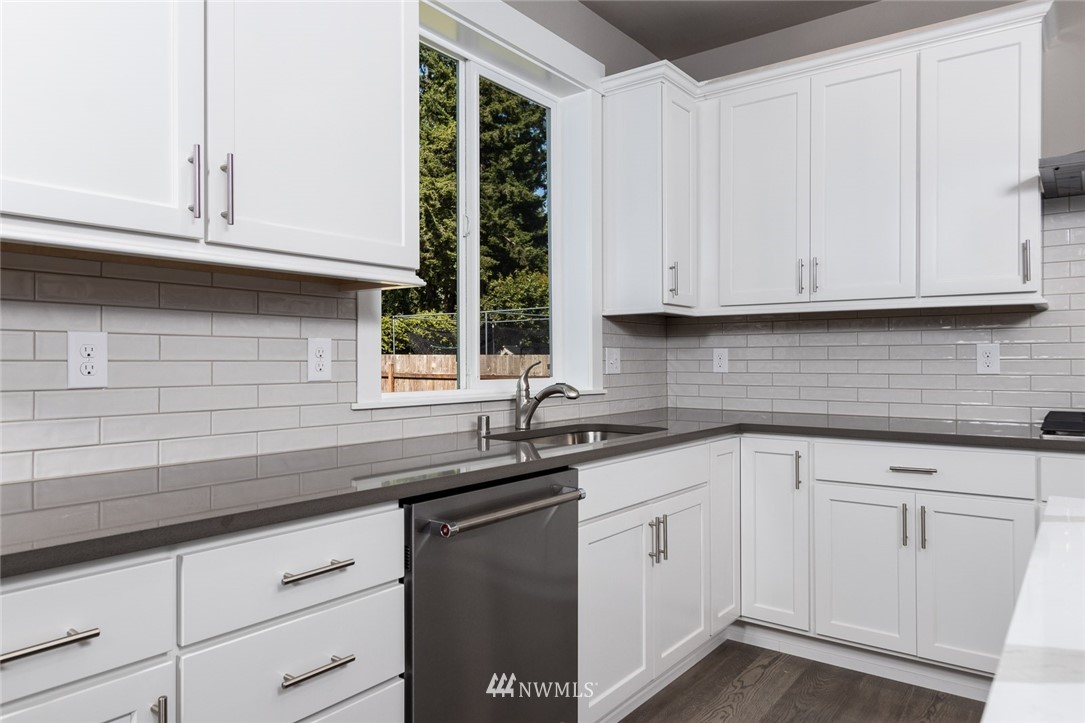 5002 Northeast 1st Street Renton, WA 98059 - Photo 8 of 27 Gallery Image 8