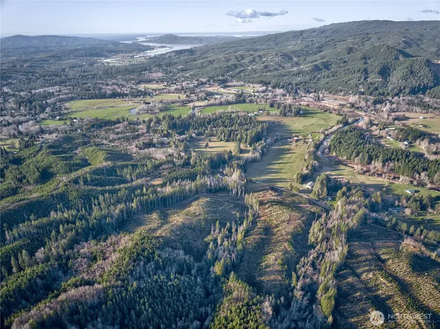 a view of an outdoor space