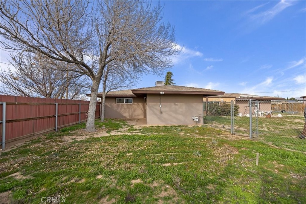 13285 Mesquite Road Apple Valley, CA 92308 - Photo 23 of 33 a view of a backyard of the house