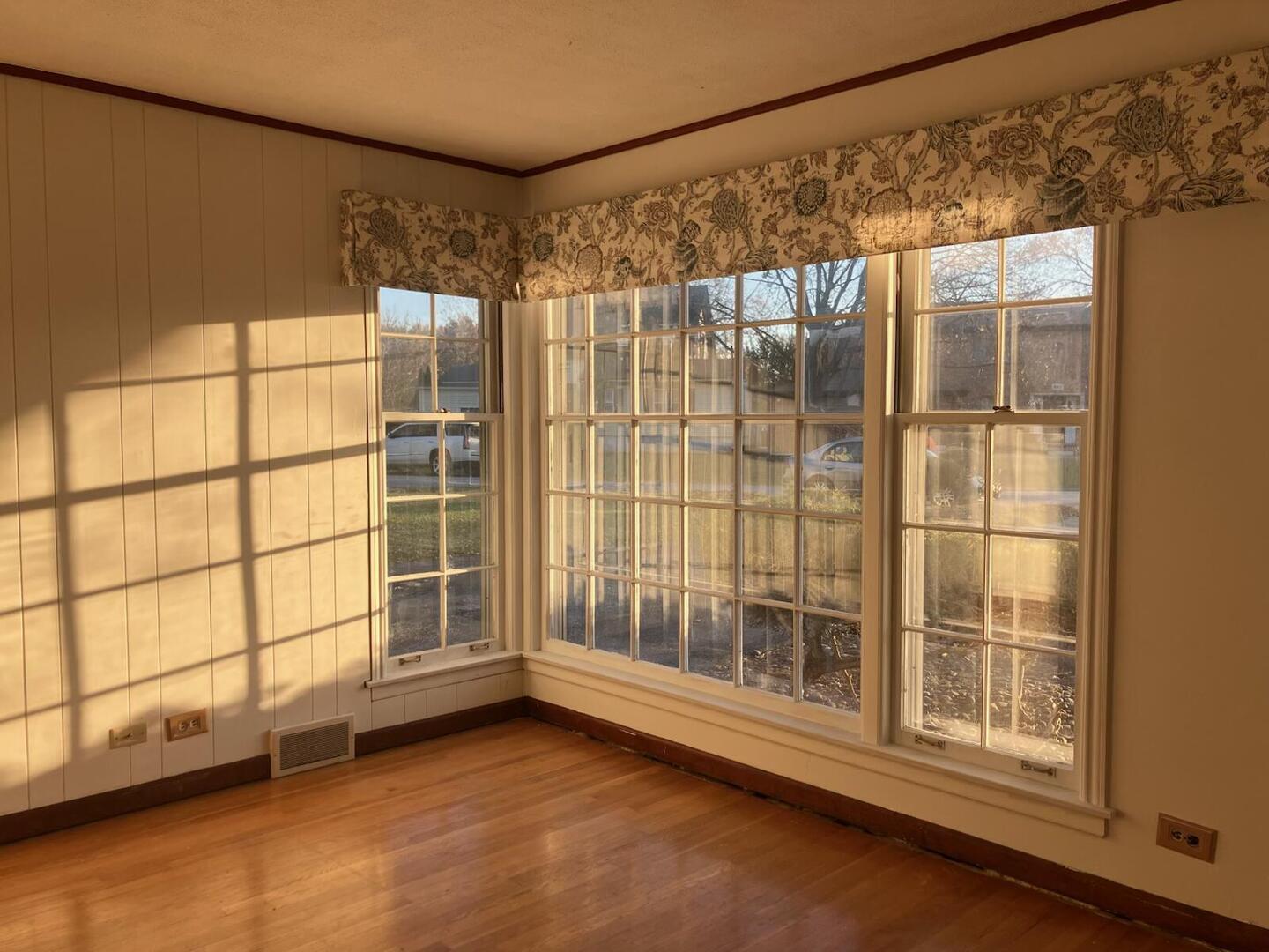 8142 West Oak Lane Niles, IL 60714 - Photo 3 of 19 Gallery Image 3