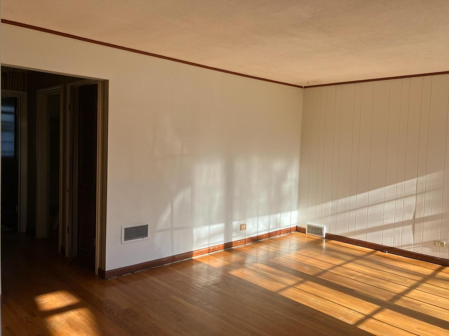 8142 West Oak Lane Niles, IL 60714 - Photo 4 of 19 Gallery Image 4