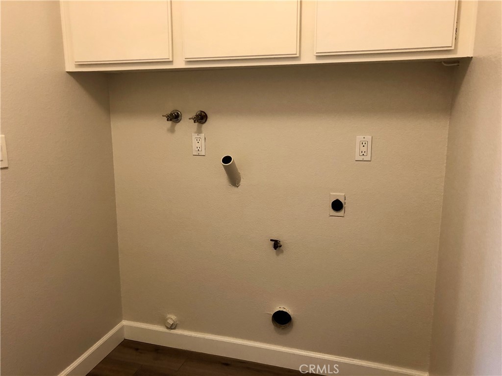 16 Prescott Irvine, CA 92620 - Photo 22 of 23 a bathroom with a window