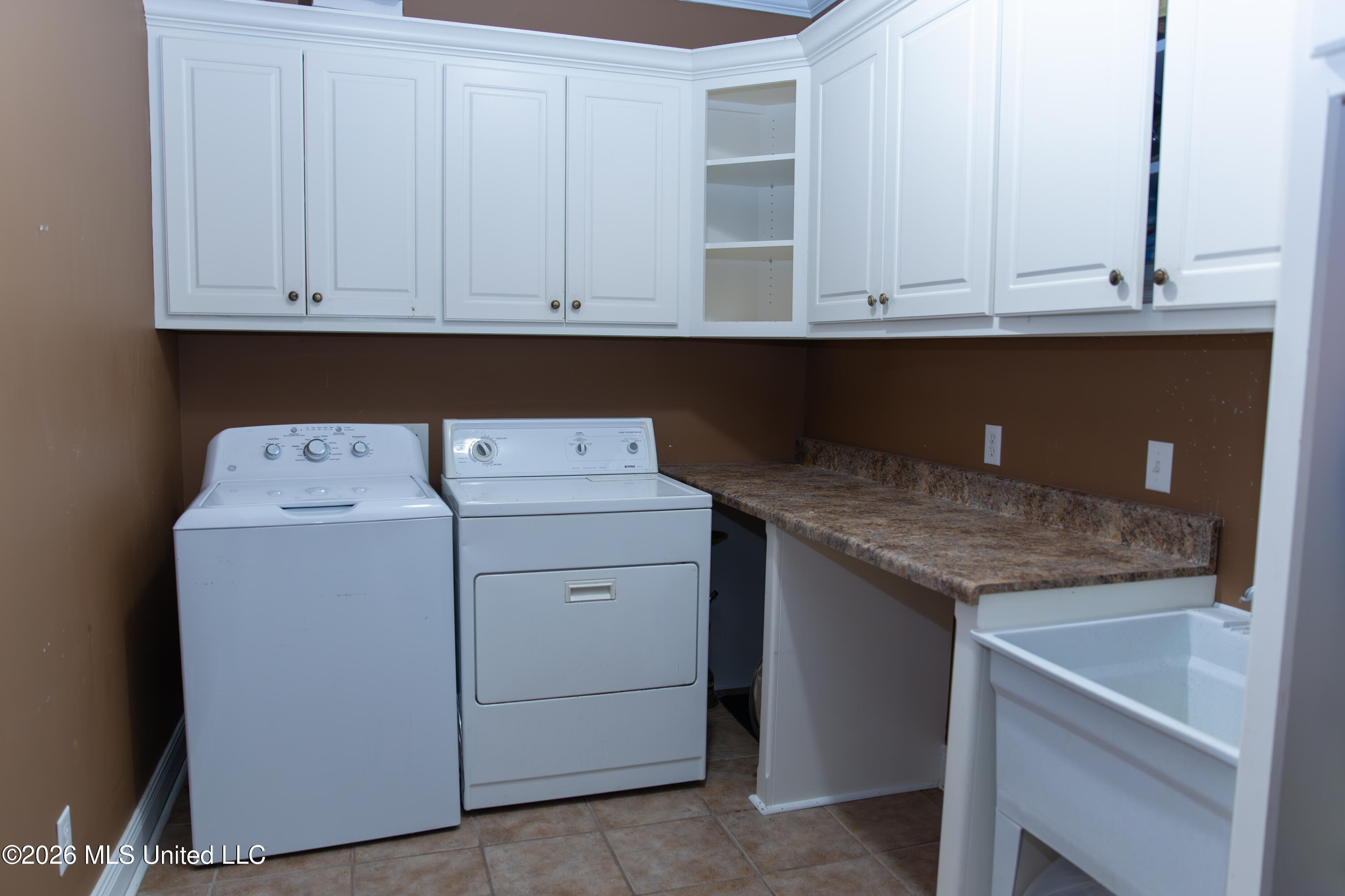 1103 Steele Road Starkville, MS 39759 - Photo 22 of 28 12 Laundry Room