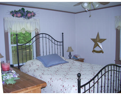 433 Holyoke Road Westfield, MA 01085 - Photo 10 of 12 Gallery Image 10