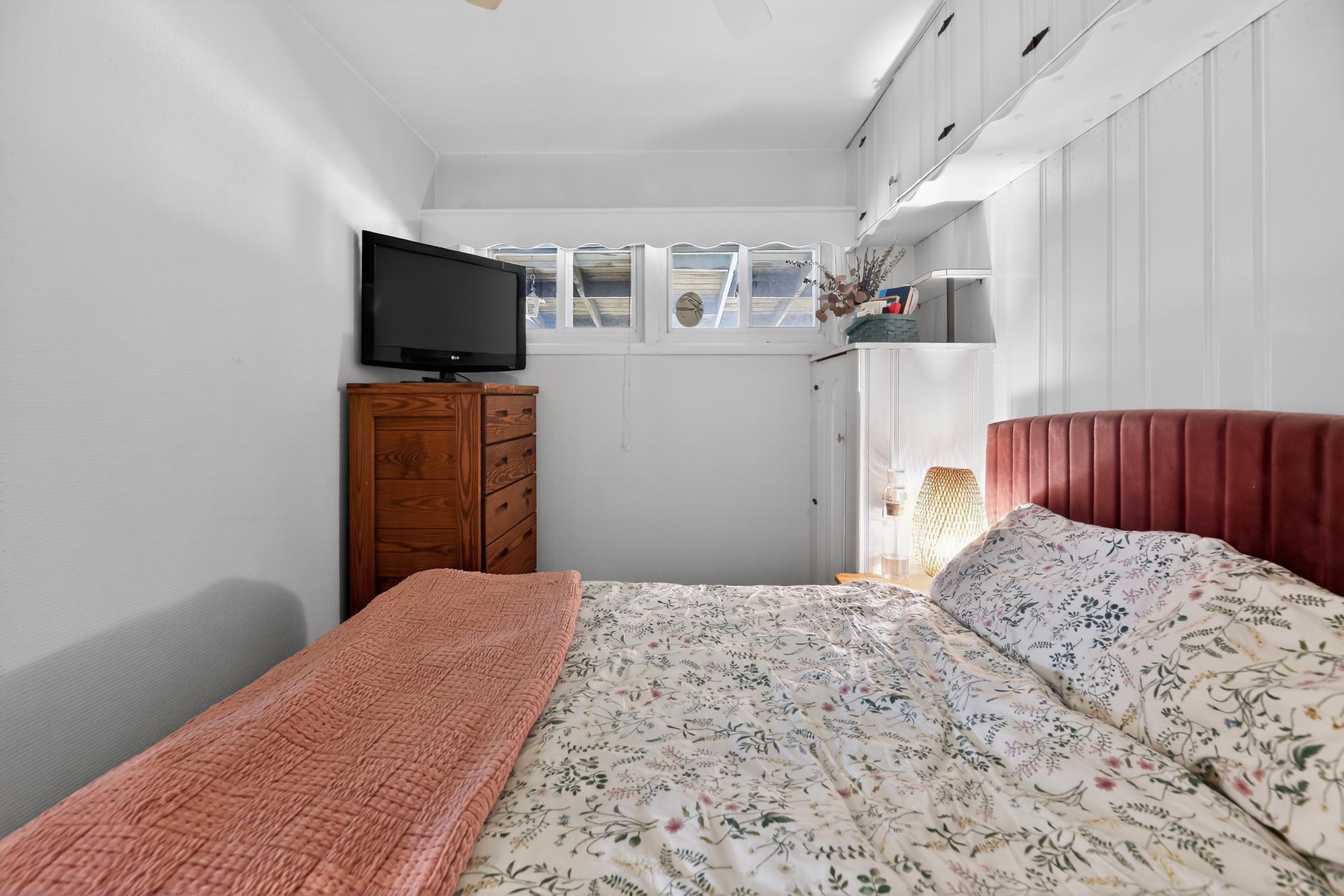 504 Louise Road Glenside, PA 19038 - Photo 22 of 41 Cozy bedroom with natural light.