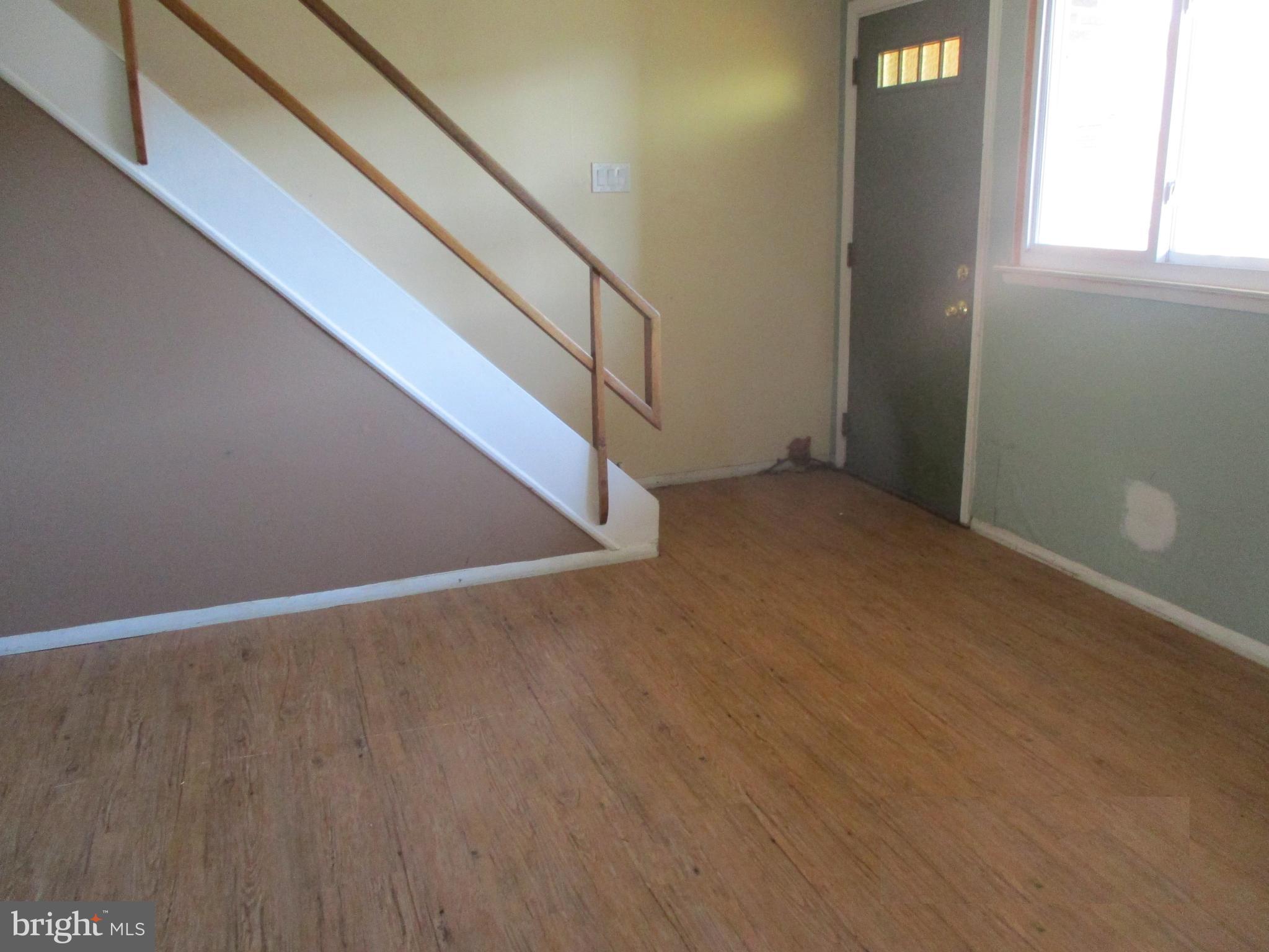12126 Rambler Road Philadelphia, PA 19154 - Photo 3 of 12 Living Room