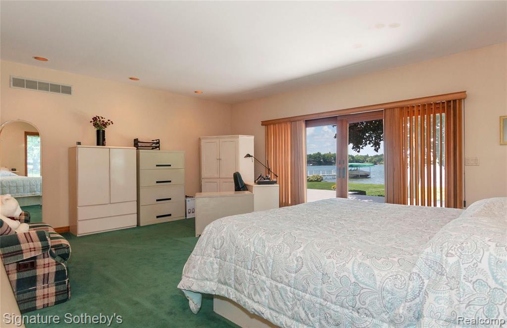 2020 Lake Angelus Road Lake Angelus, MI 48326 - Photo 28 of 52
