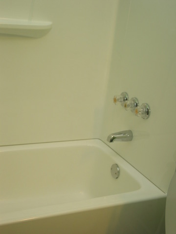 64 Eastfield Road Montgomery, IL 60538 - Photo 21 of 22 a bathroom with a bathtub