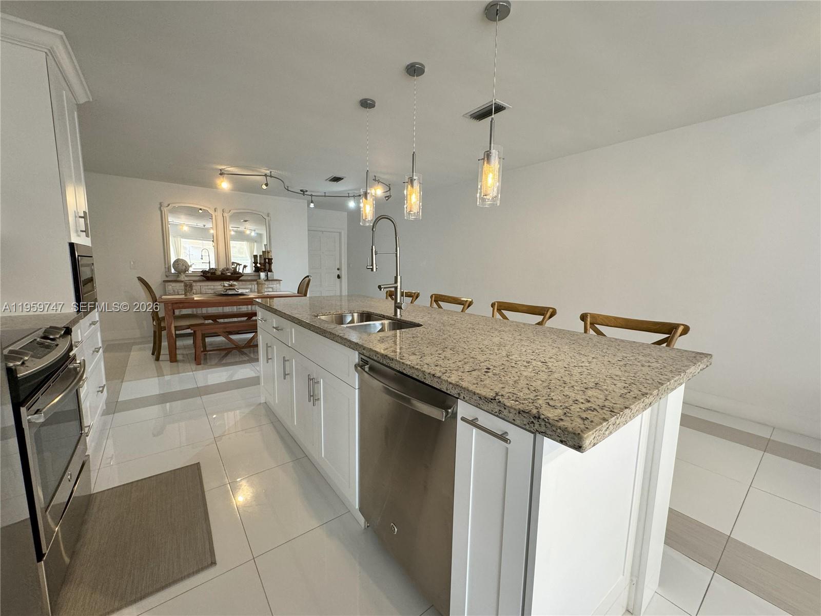 7002 Holly Road Miami Lakes, FL 33014 - Photo 11 of 36