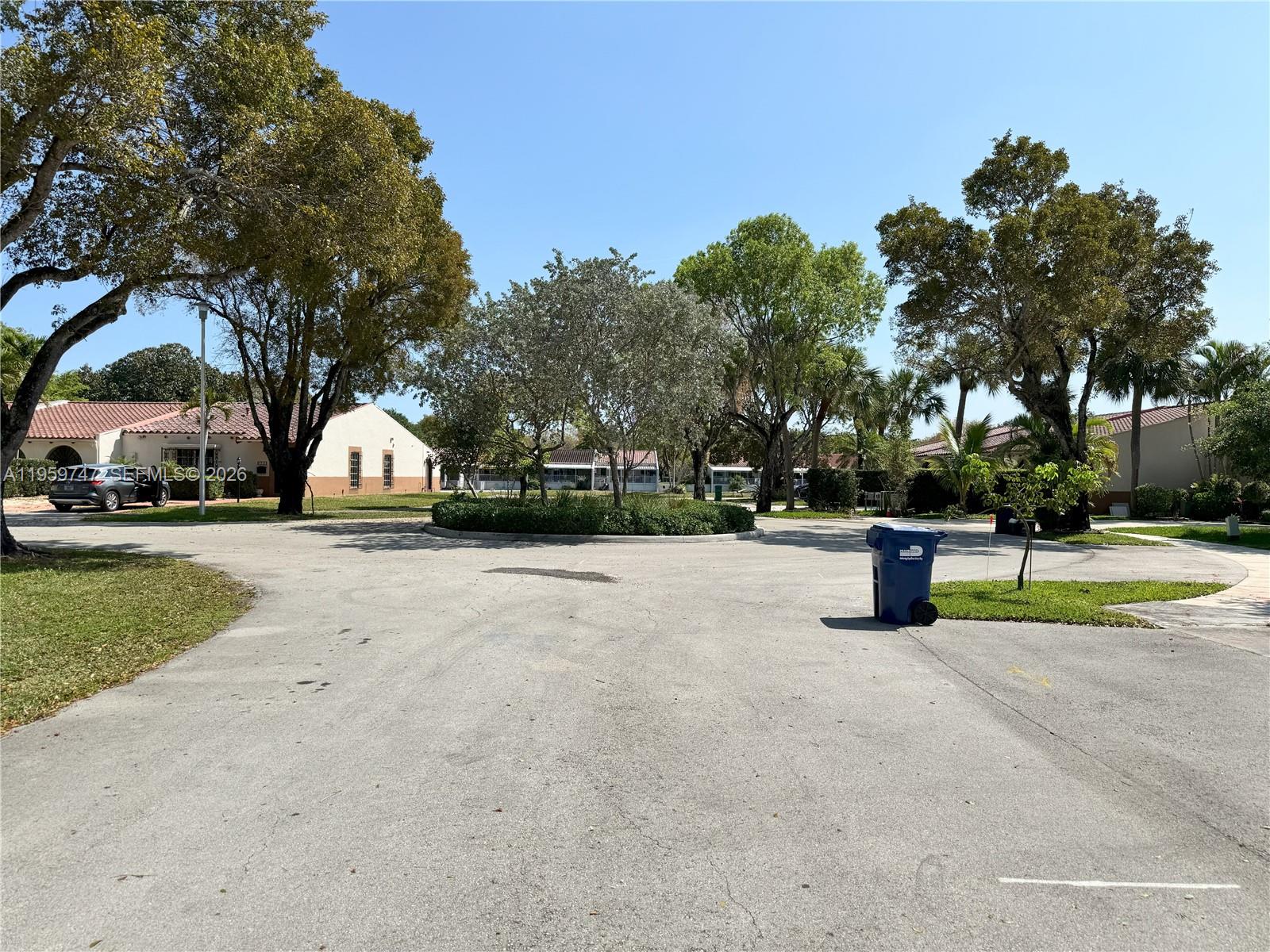 7002 Holly Road Miami Lakes, FL 33014 - Photo 5 of 36