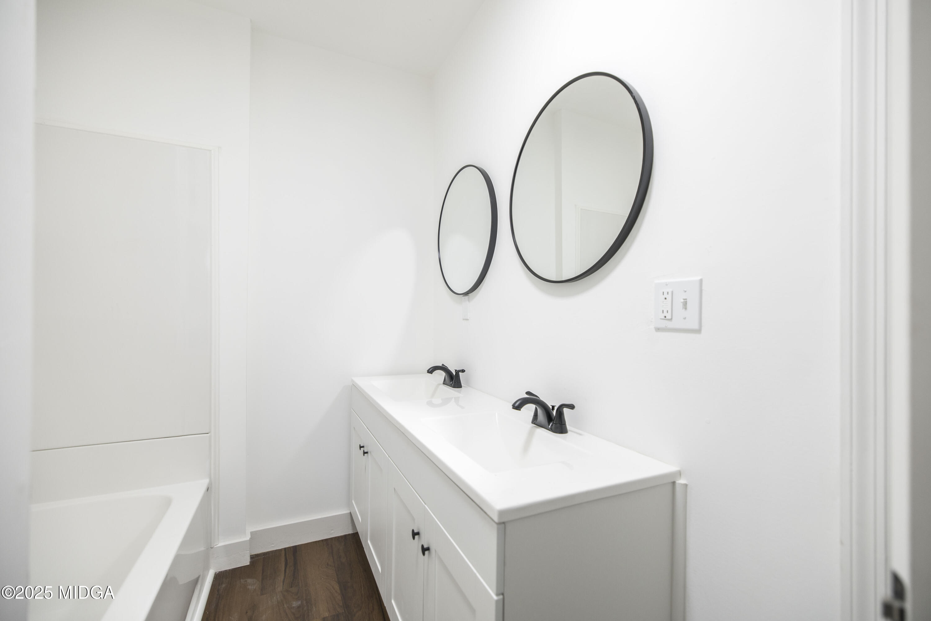 335 Lincoln Avenue Macon, GA 31201 - Photo 11 of 20 a bathroom with a sink and a mirror