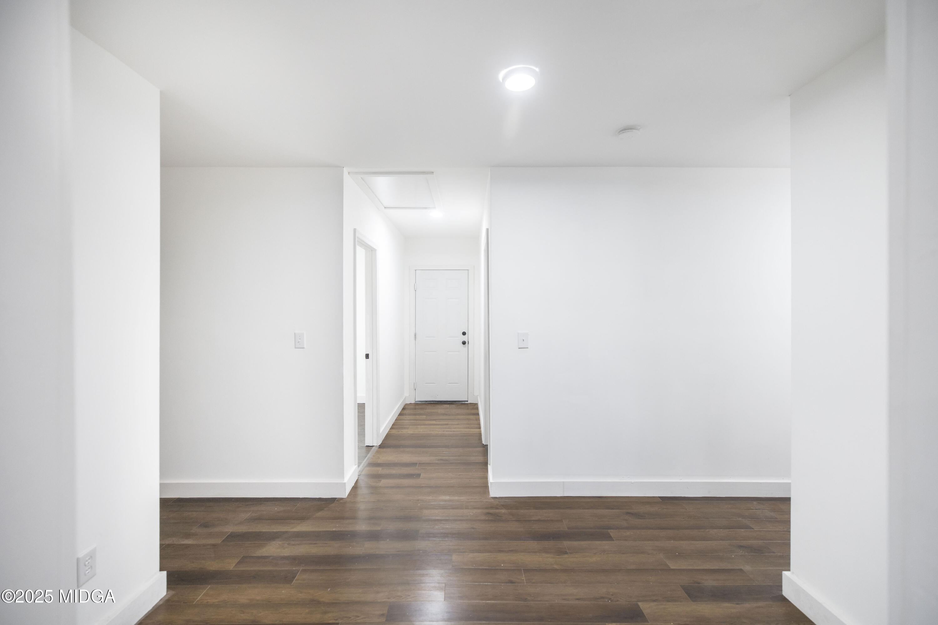 335 Lincoln Avenue Macon, GA 31201 - Photo 14 of 20 a view of a room with wooden floor