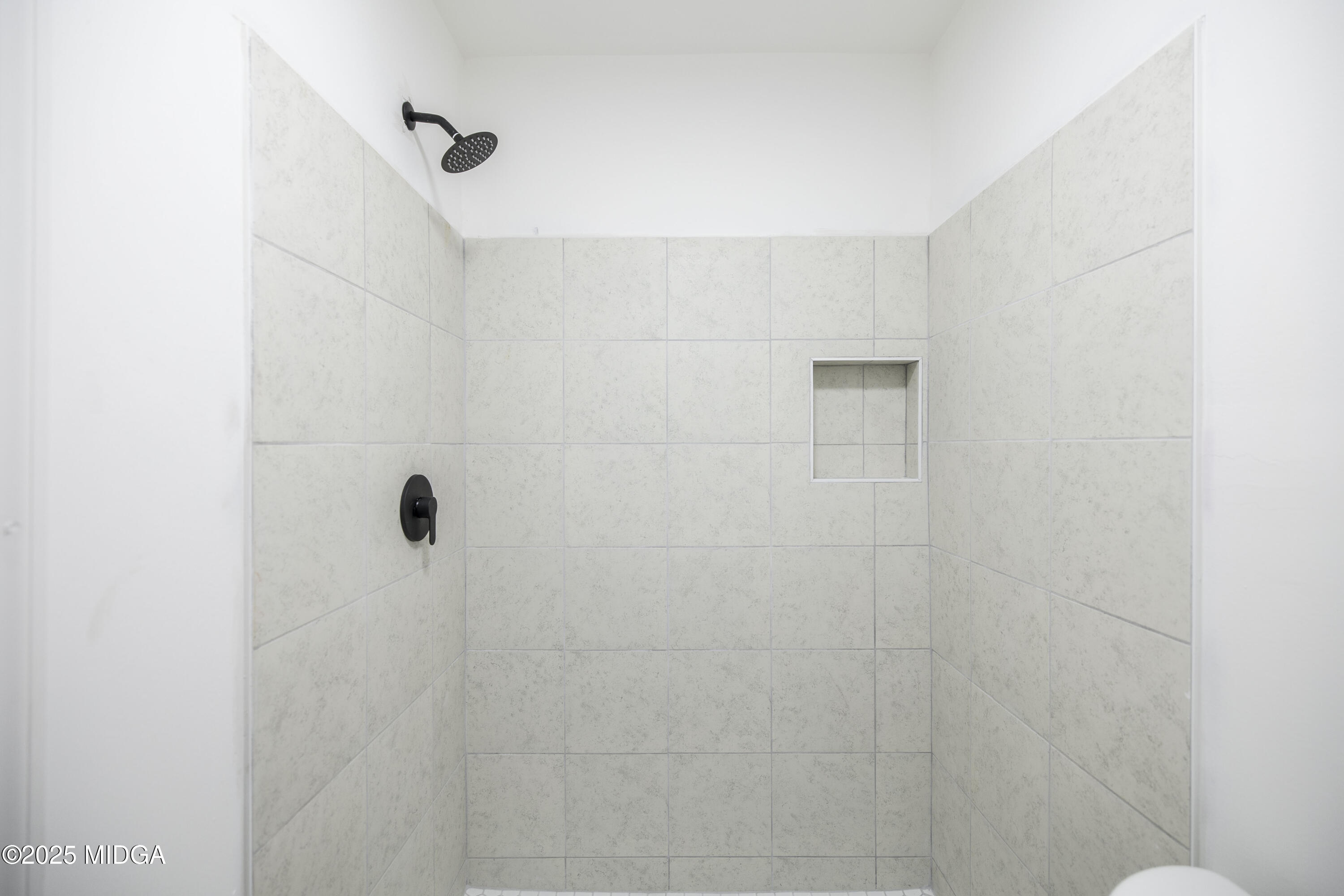 335 Lincoln Avenue Macon, GA 31201 - Photo 20 of 20 a bathroom with a shower