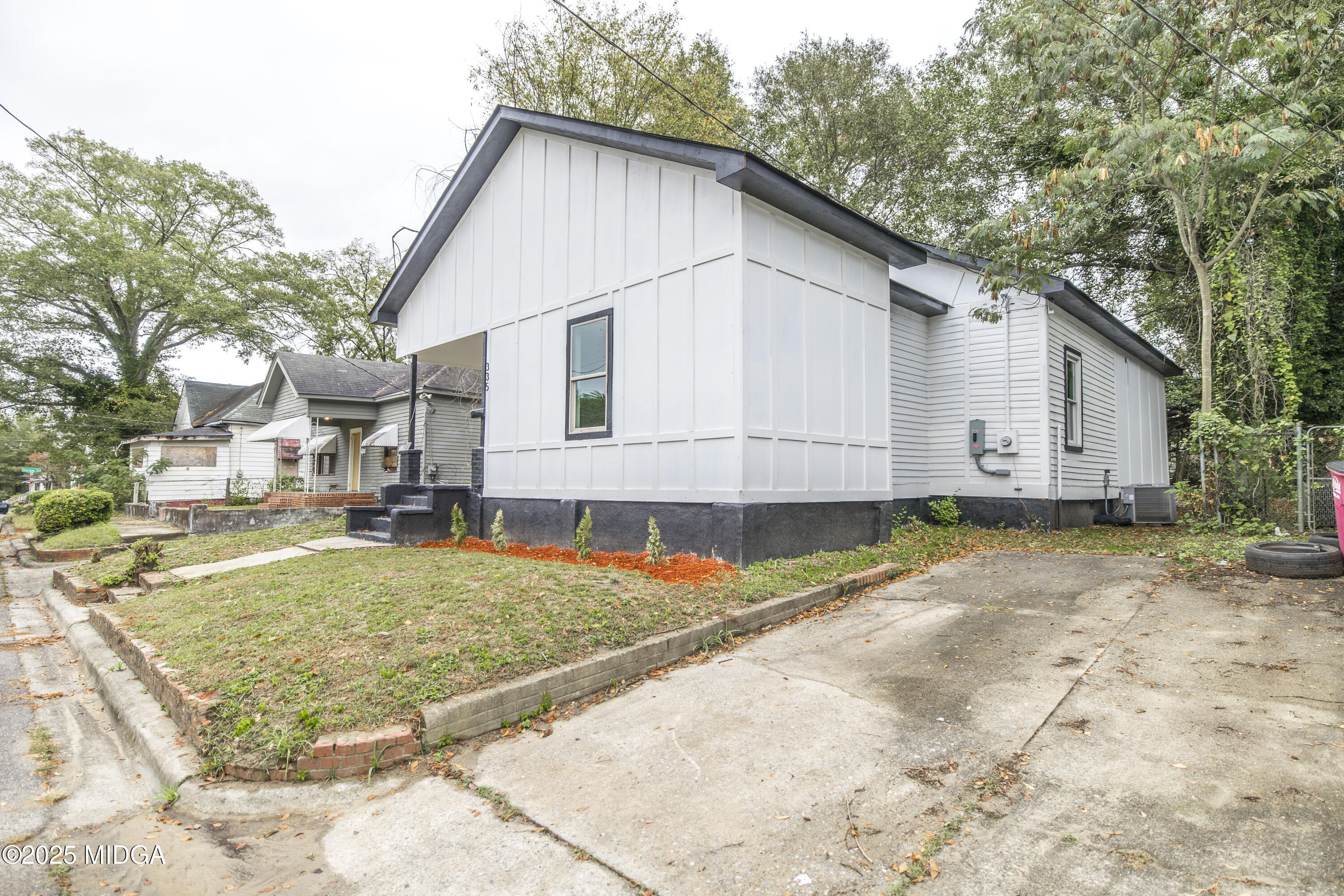 335 Lincoln Avenue Macon, GA 31201 - Photo 2 of 20 a view of backyard of house