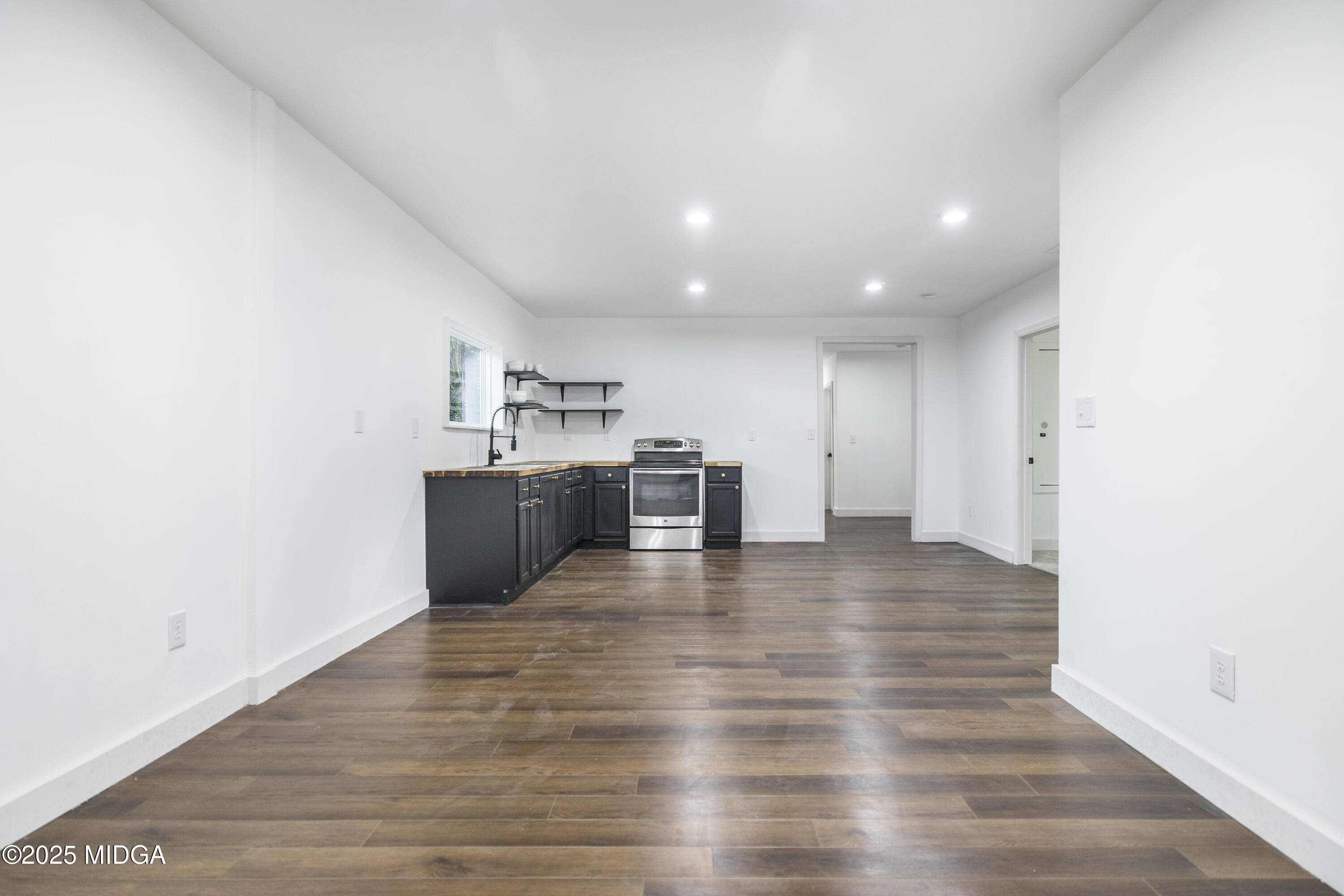 335 Lincoln Avenue Macon, GA 31201 - Photo 5 of 20 a view of kitchen with wooden floor