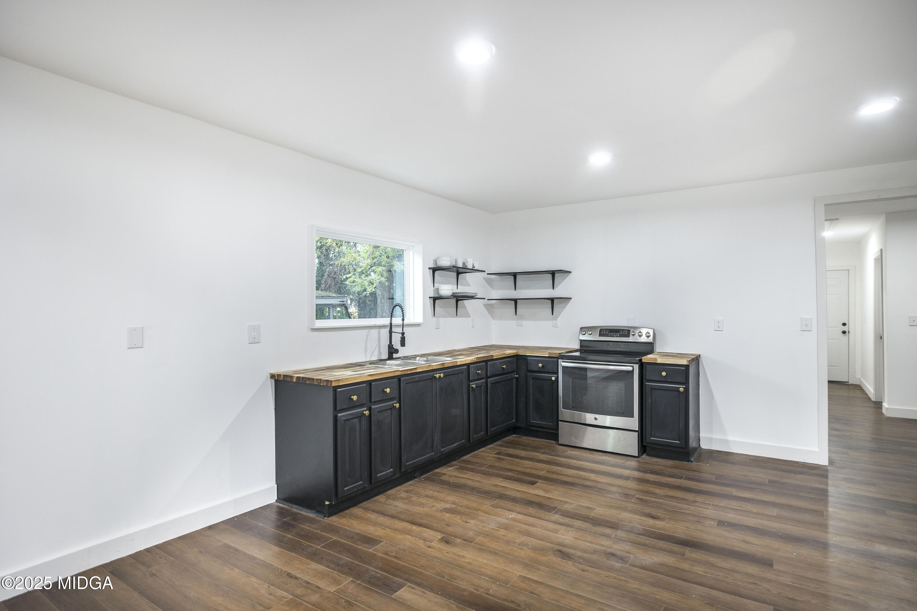 335 Lincoln Avenue Macon, GA 31201 - Photo 7 of 20 a large kitchen with stainless steel appliances granite countertop a stove and cabinets