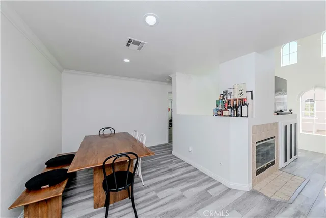 a view of a livingroom with washer and dryer