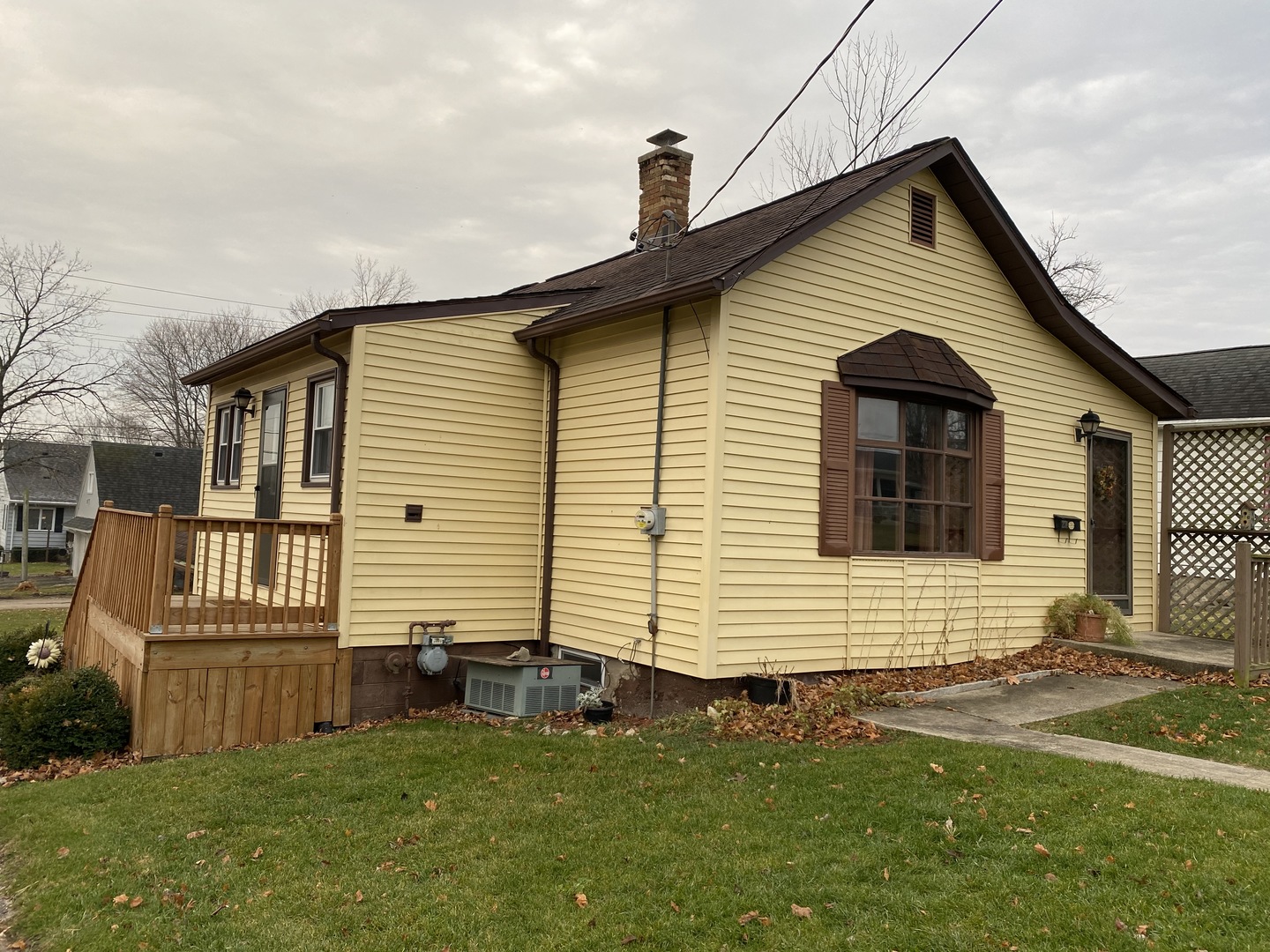 231 East Iowa Street Spring Valley, IL 61362 - Photo 1 of 13 a front view of a house with a yard