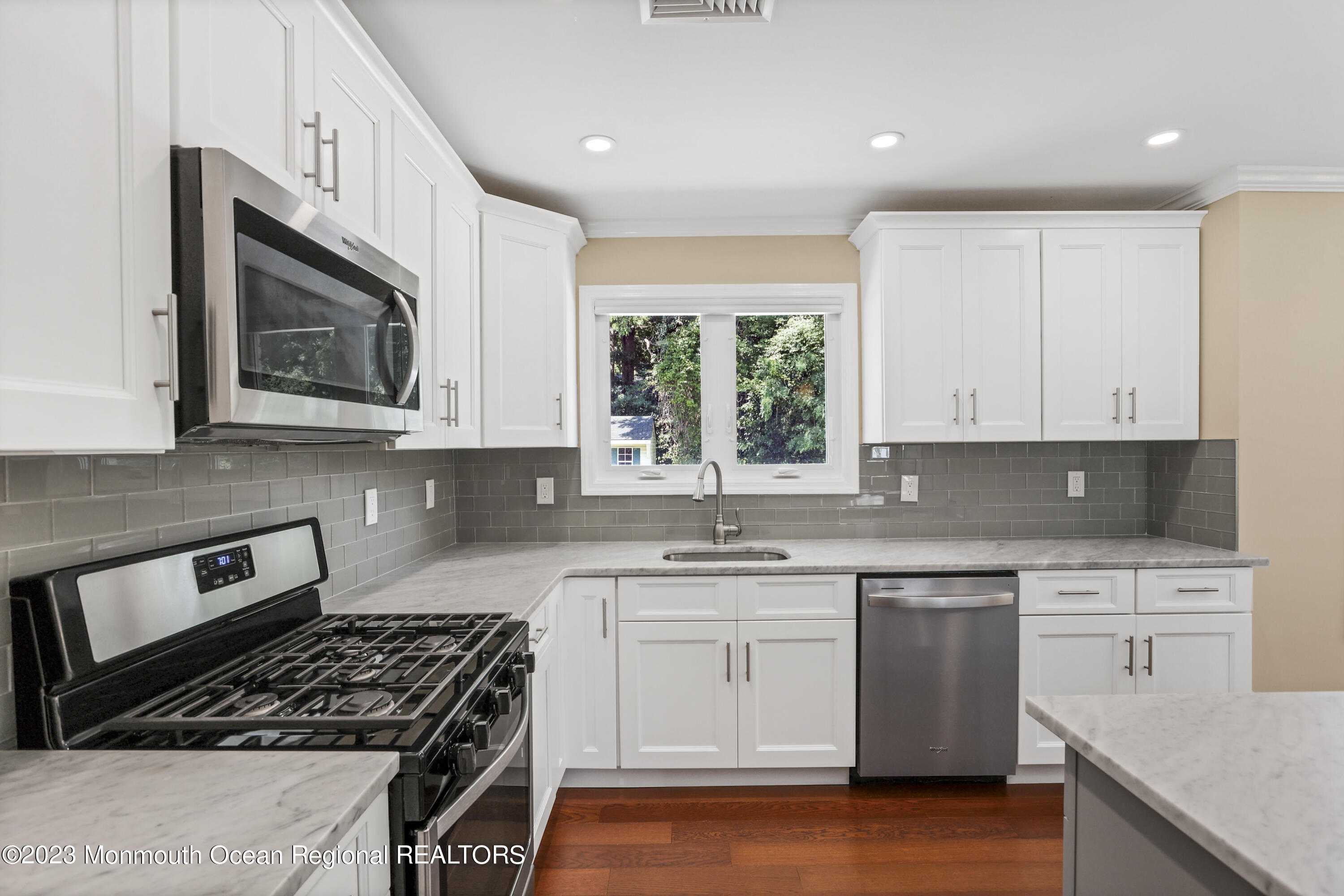 566 E Road Belford, NJ 07718 - Photo 10 of 35 8V7A0742
