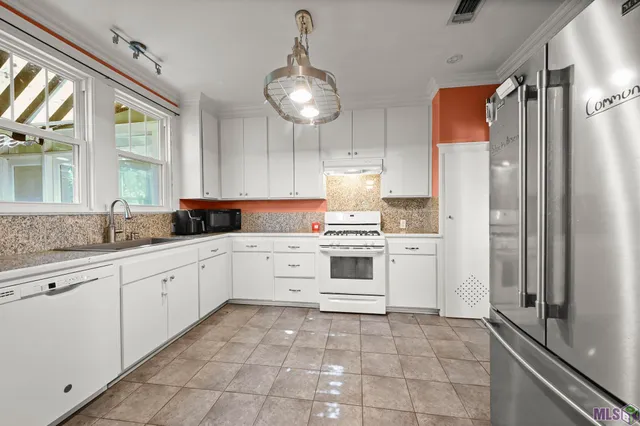 $2,300 | 1329 St Rose Avenue, Baton Rouge, LA 70808