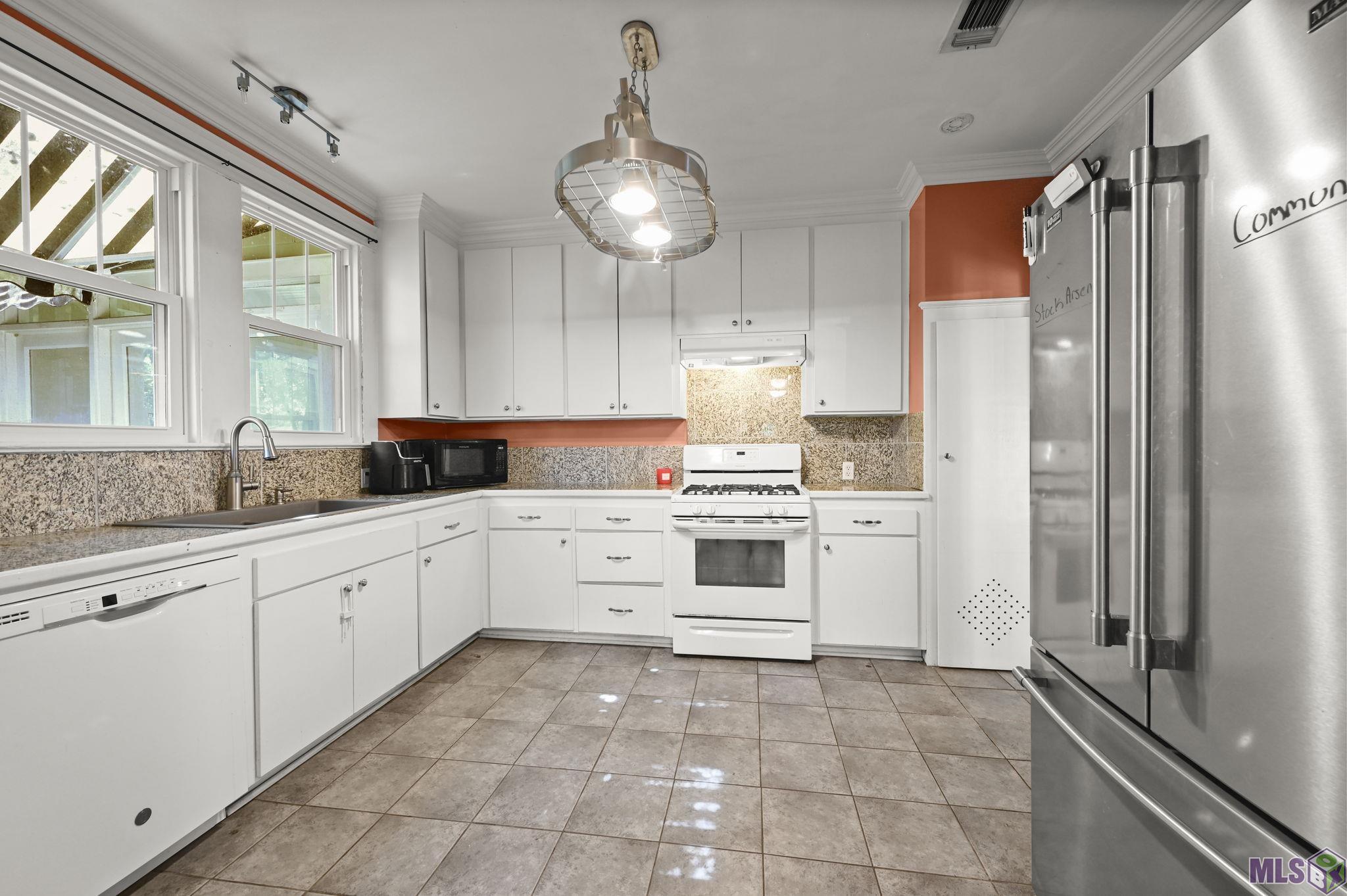 1329 St Rose Avenue Baton Rouge, LA 70808 - Photo 5 of 15