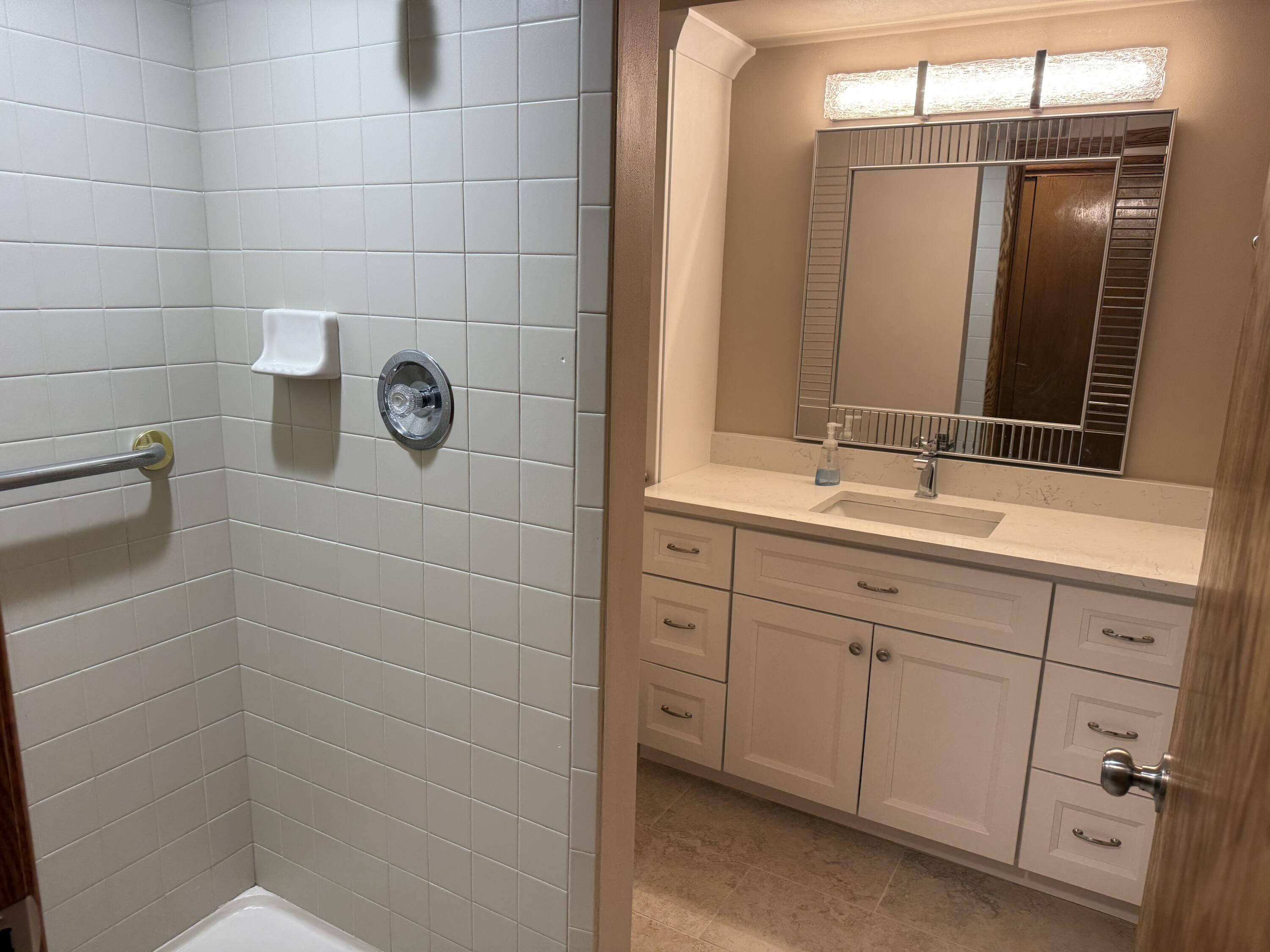 175 Elm Grove Road, Unit D Brookfield, WI 53005 - Photo 19 of 44 Bathroom #2