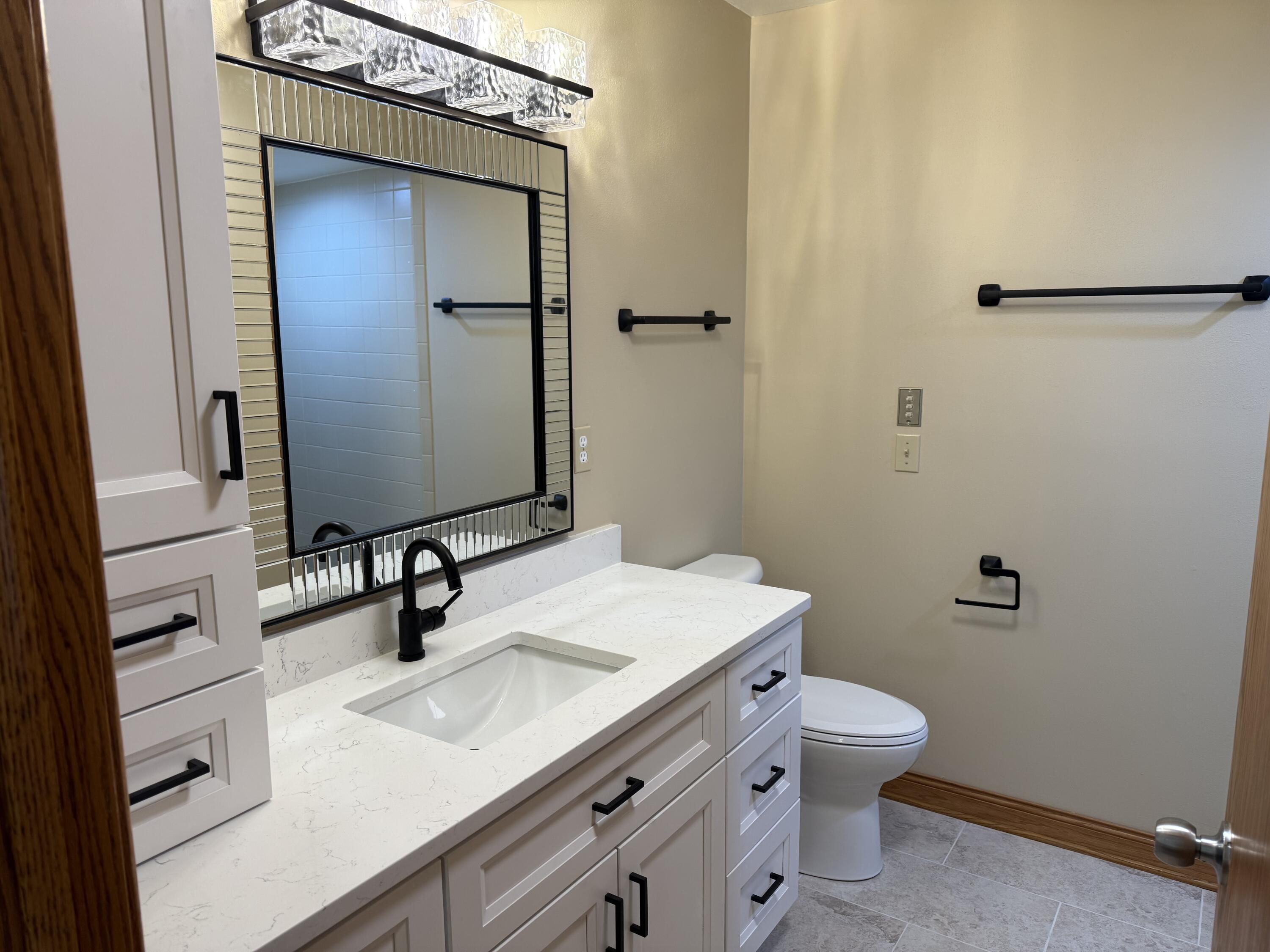 175 Elm Grove Road, Unit D Brookfield, WI 53005 - Photo 29 of 44 Bathroom #3