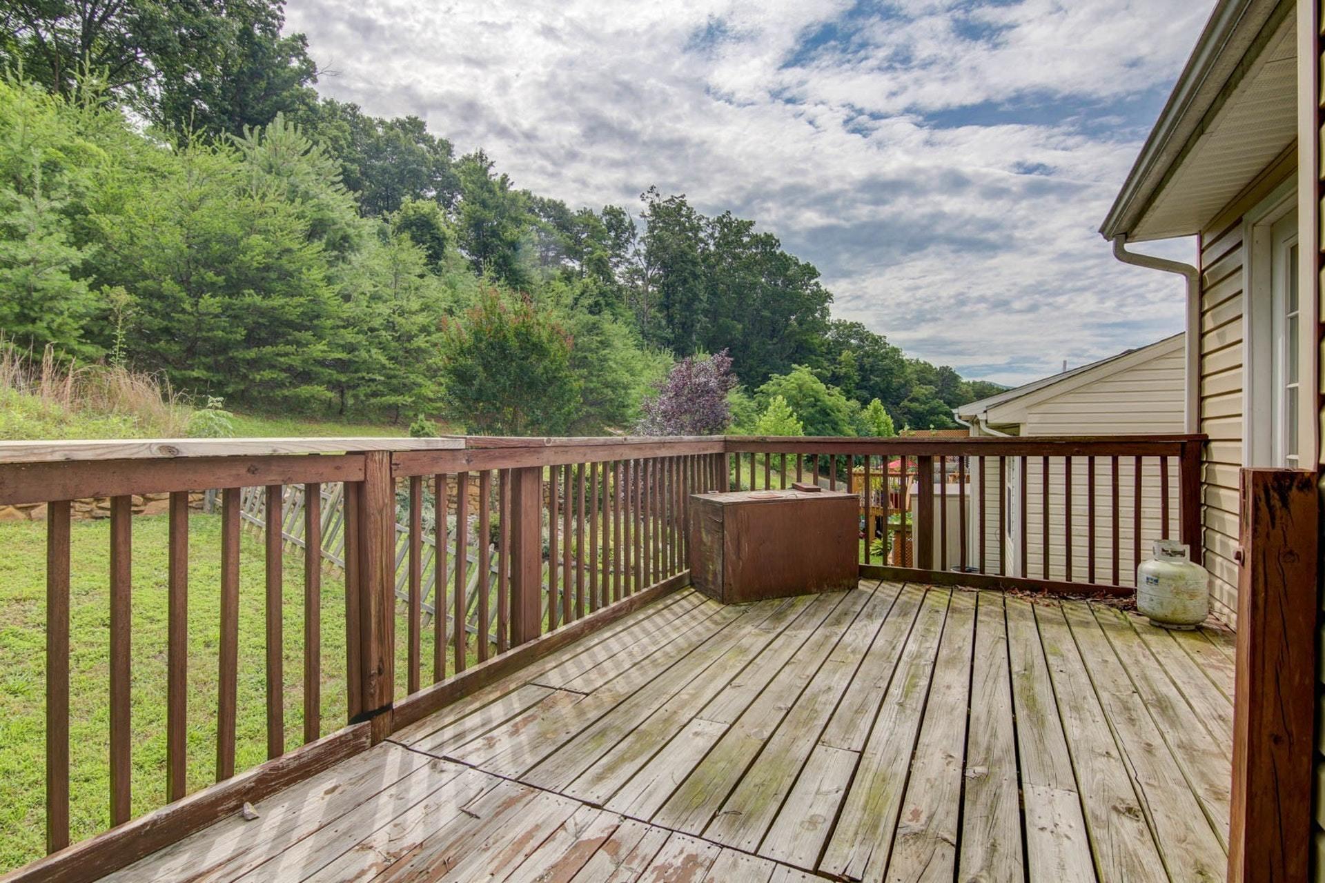 4249 Daugherty Road Salem, VA 24153 - Photo 22 of 31 a view of balcony with wooden floor and fence