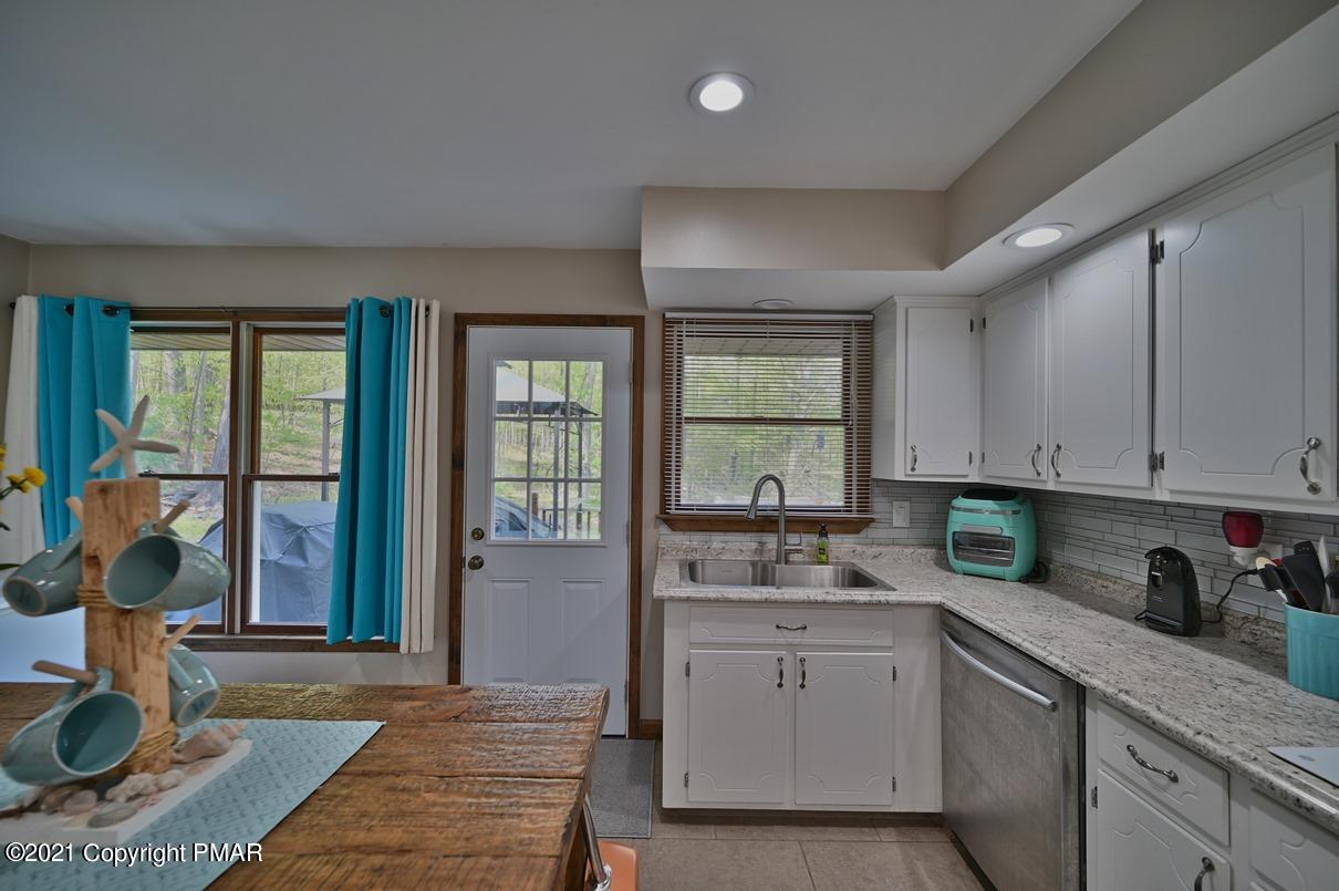 118 Balson Road Stroudsburg, PA 18360 - Photo 32 of 82 Kitchen with Deck Access