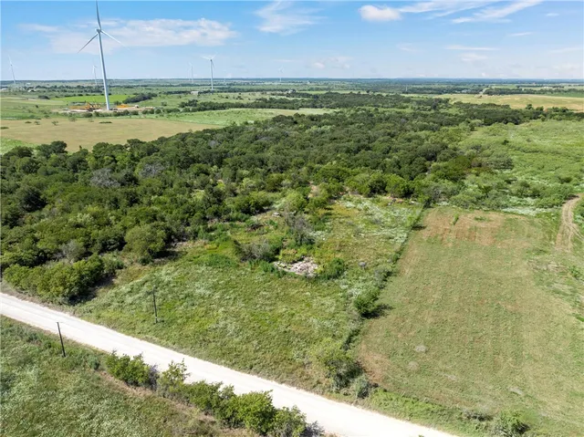 $285,000 | 295 HCR 3240, Mount Calm, TX 76673