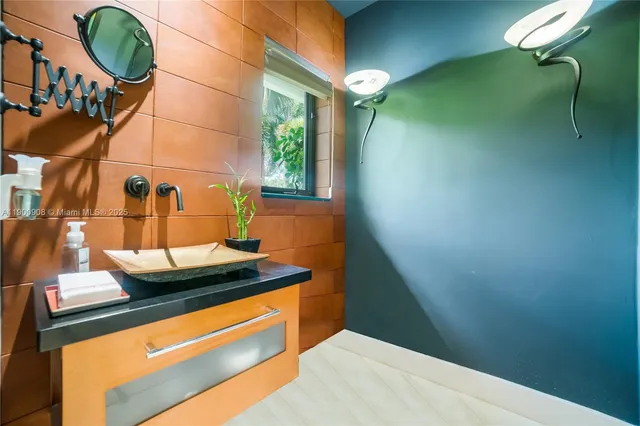 a view of utility room