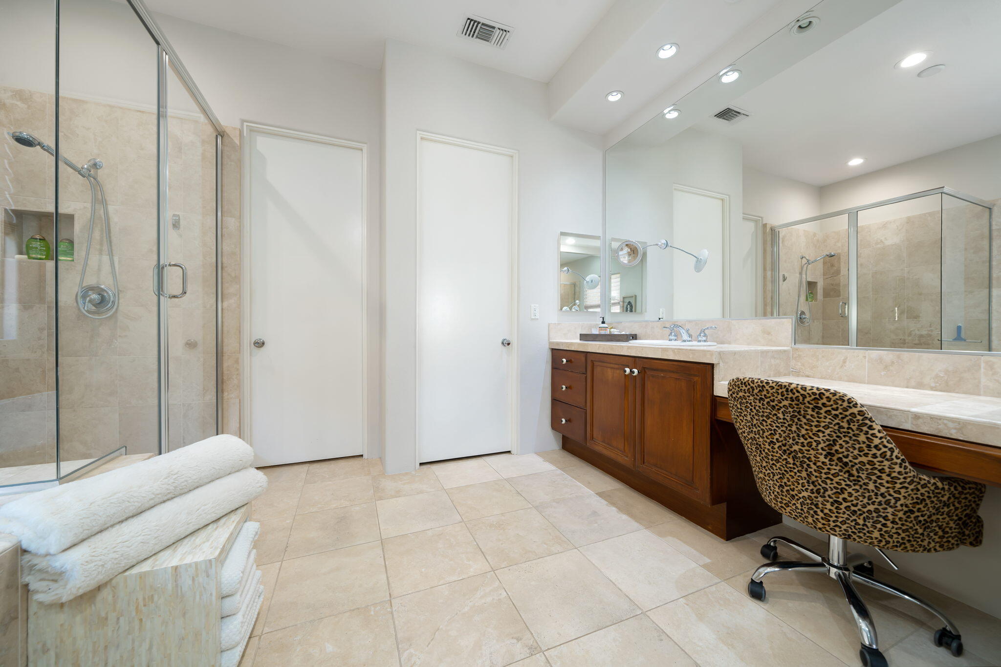 57355 Interlachen La Quinta, CA 92253 - Photo 19 of 35 a kitchen with a table chairs sink and refrigerator