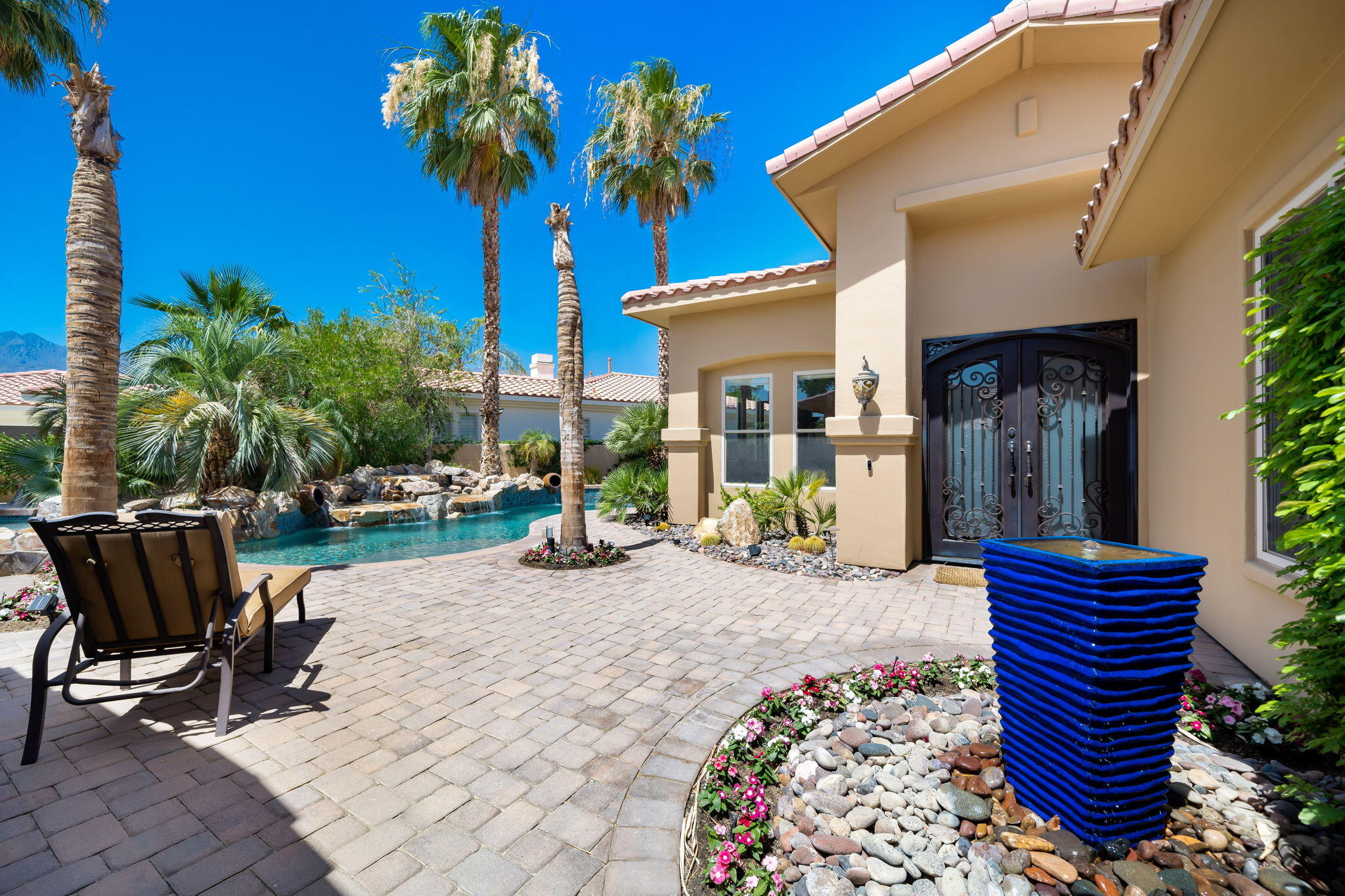 57355 Interlachen La Quinta, CA 92253 - Photo 28 of 35 a view of a chairs and table in patio