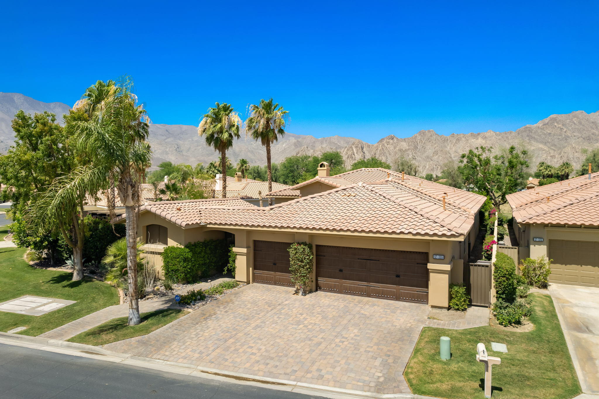 57355 Interlachen La Quinta, CA 92253 - Photo 34 of 35 a view of a white house with a fountain and a yard