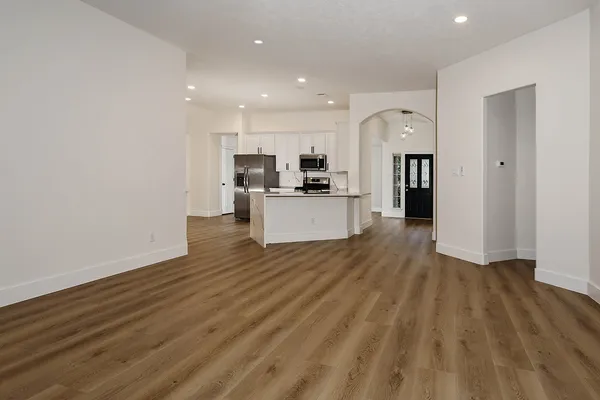 $3,300 | 122 South Abram Circle, The Woodlands, TX 77382