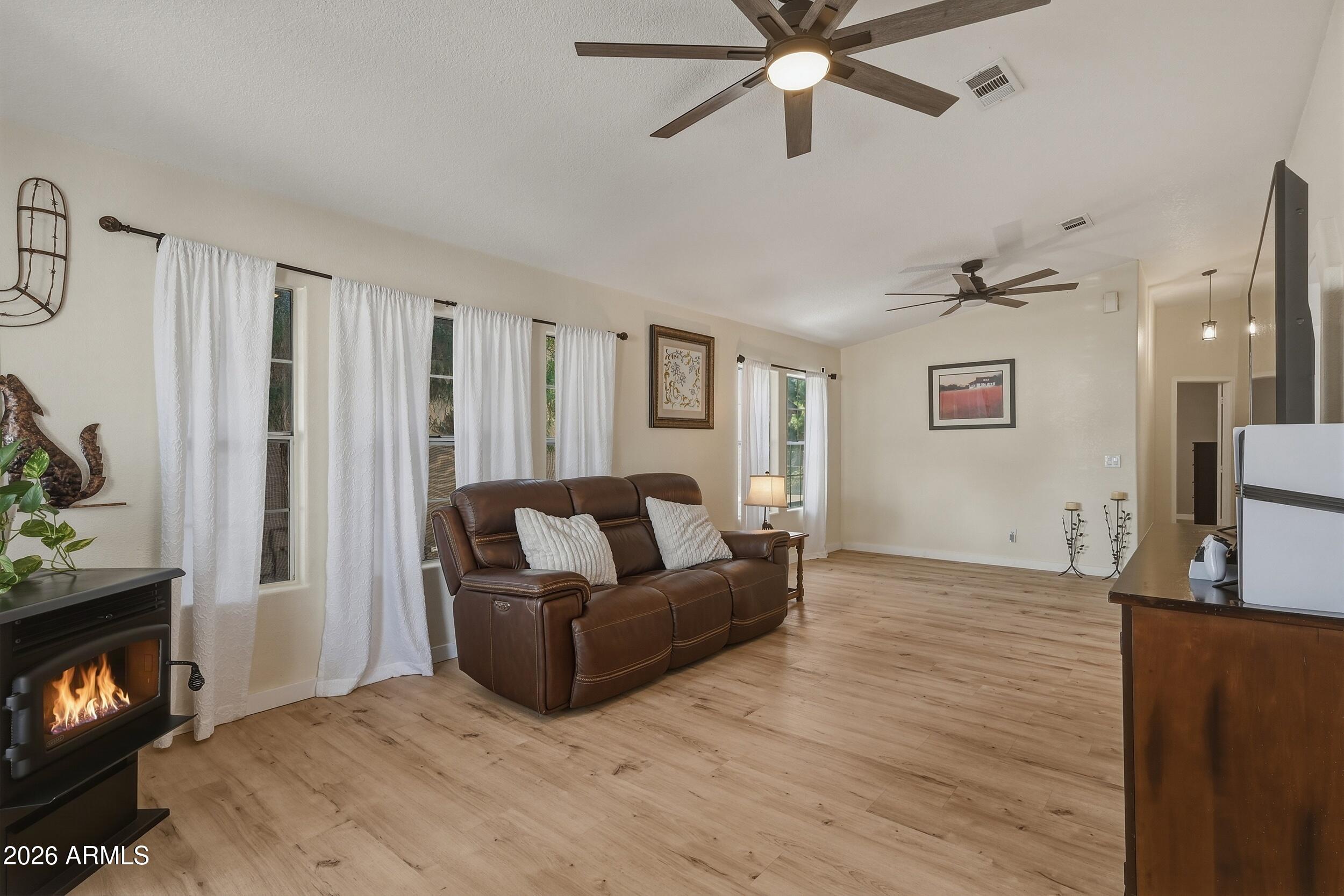 113 North Pinecrest Road Payson, AZ 85541 - Photo 10 of 31 Living Room