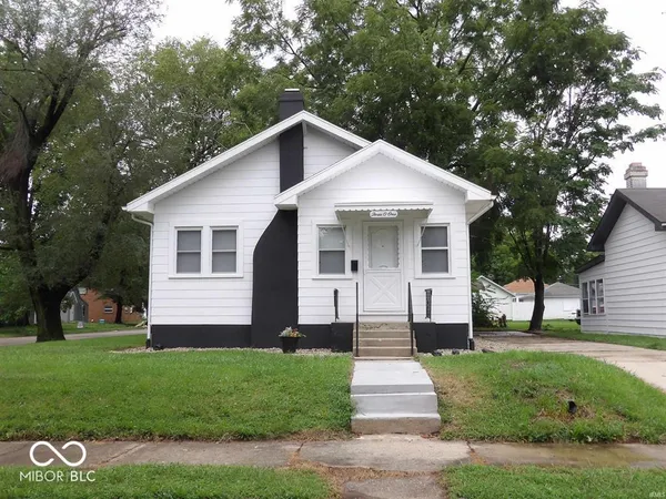 $179,900 | 301 North Light Street, Muncie, IN 47303