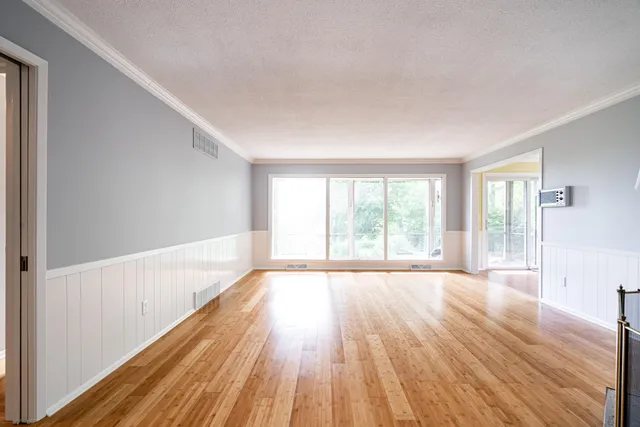 $2,995 | 3061 East Newport Court, Milwaukee, WI 53211