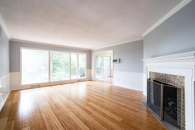 $2,995 | 3061 East Newport Court, Milwaukee, WI 53211