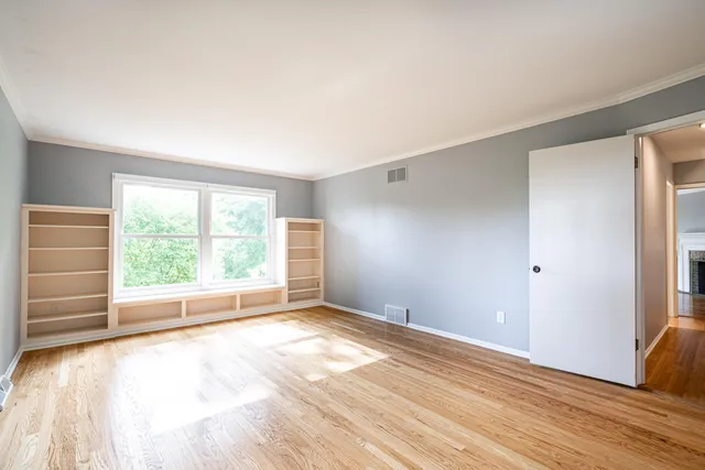 $2,995 | 3061 East Newport Court, Milwaukee, WI 53211