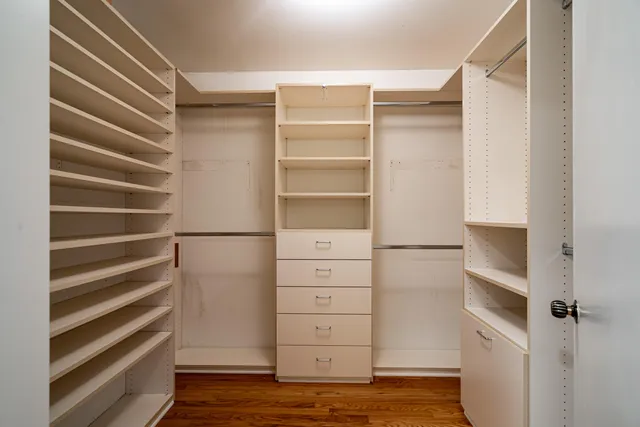 $2,995 | 3061 East Newport Court, Milwaukee, WI 53211