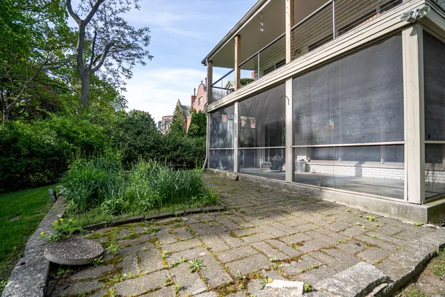 $2,995 | 3061 East Newport Court, Milwaukee, WI 53211