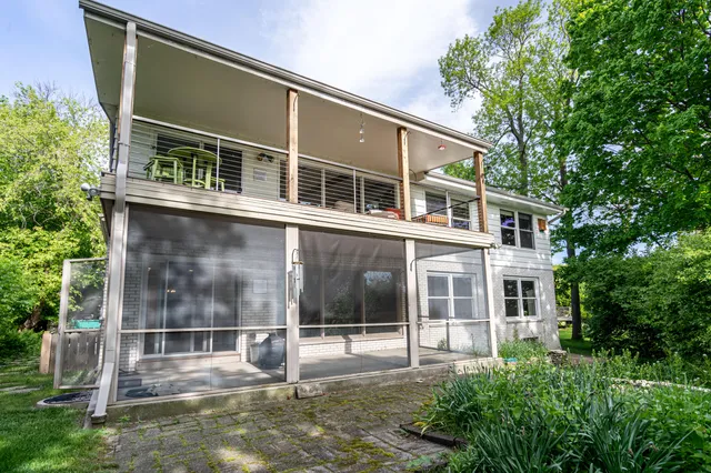 $2,995 | 3061 East Newport Court, Milwaukee, WI 53211