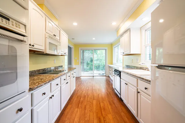 $2,995 | 3061 East Newport Court, Milwaukee, WI 53211