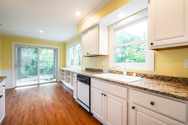 $2,995 | 3061 East Newport Court, Milwaukee, WI 53211