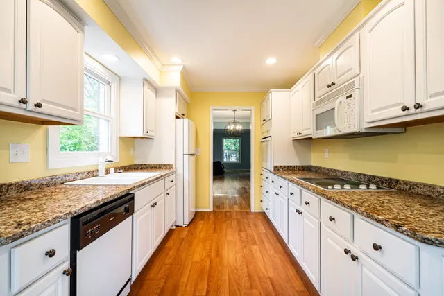 $2,995 | 3061 East Newport Court, Milwaukee, WI 53211