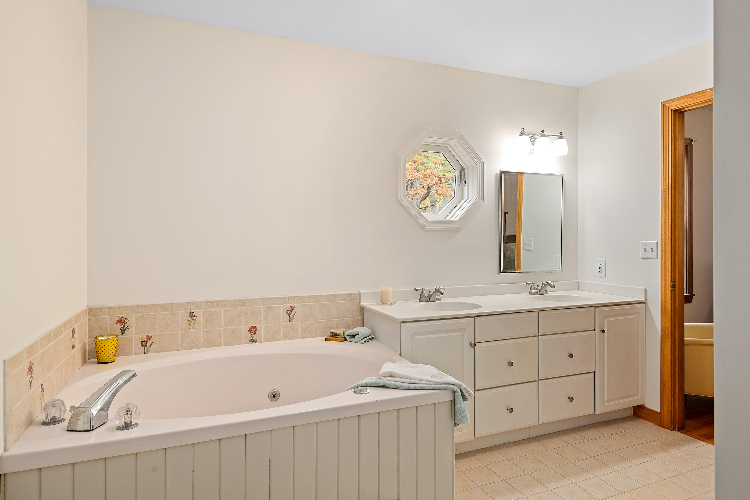 52 Tower Road Kittery Point, ME 03905 - Photo 24 of 36 Primary Bathroom