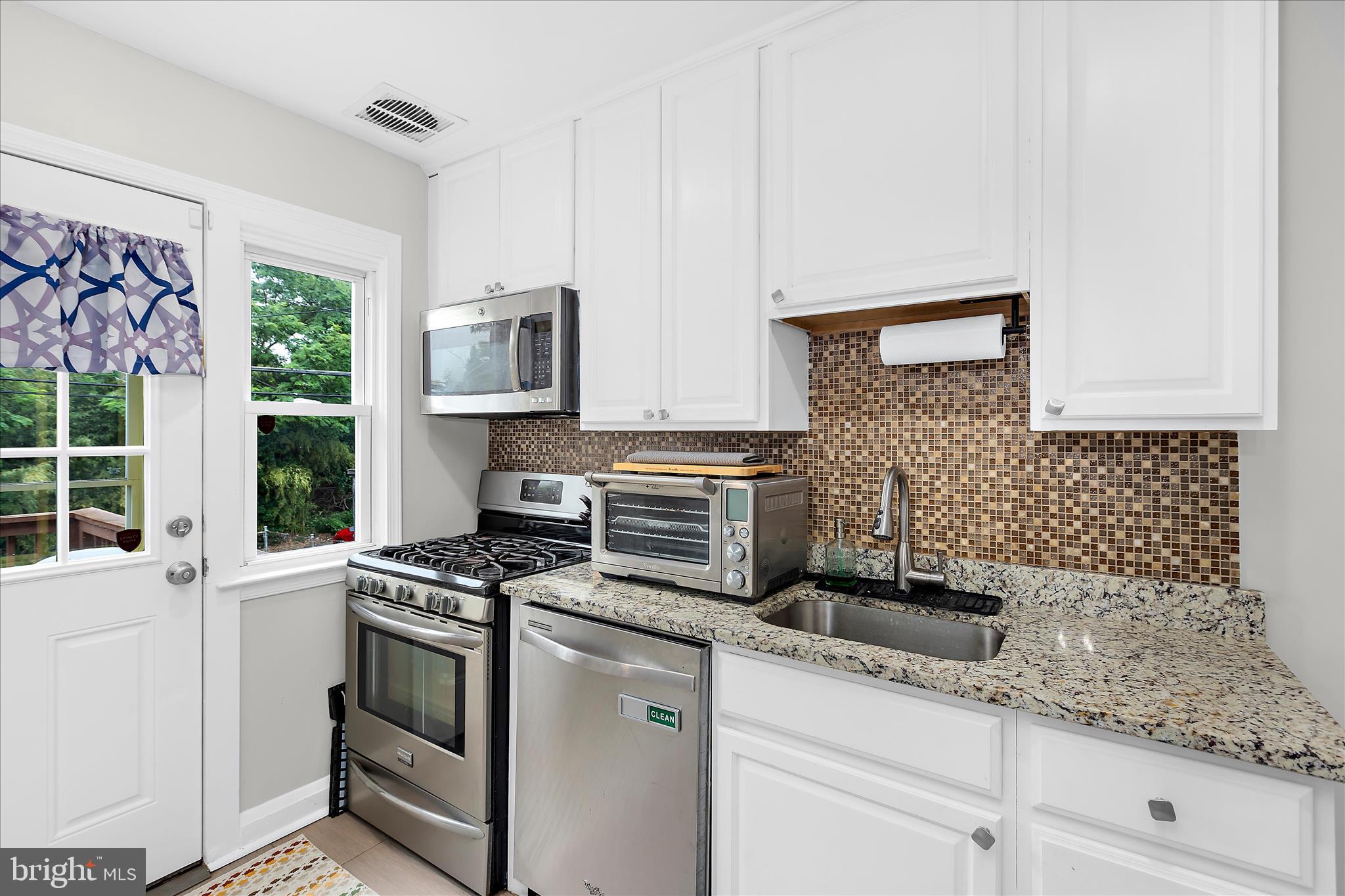 1012 Elm Road Halethorpe, MD 21227 - Photo 11 of 42 Updated Kitchen