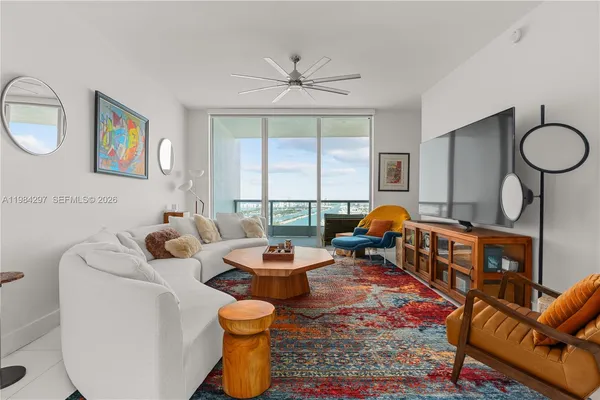 $1,320,000 | 900 Biscayne Boulevard, Unit 5602, Miami, FL 33132